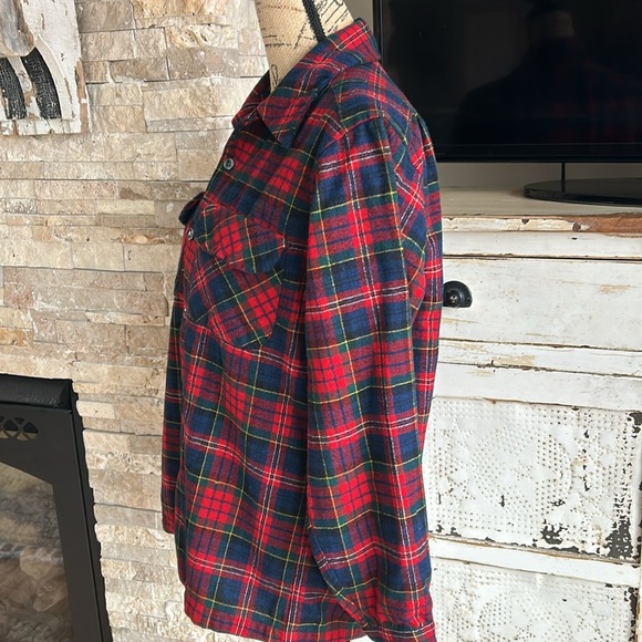 Vintage Pendleton 100% wool long sleeve button down red blue green plaid flannel - Picture 9 of 16
